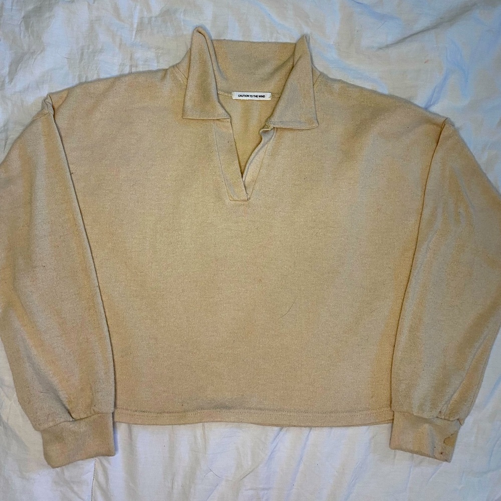 Beige V-neck shirt🤎